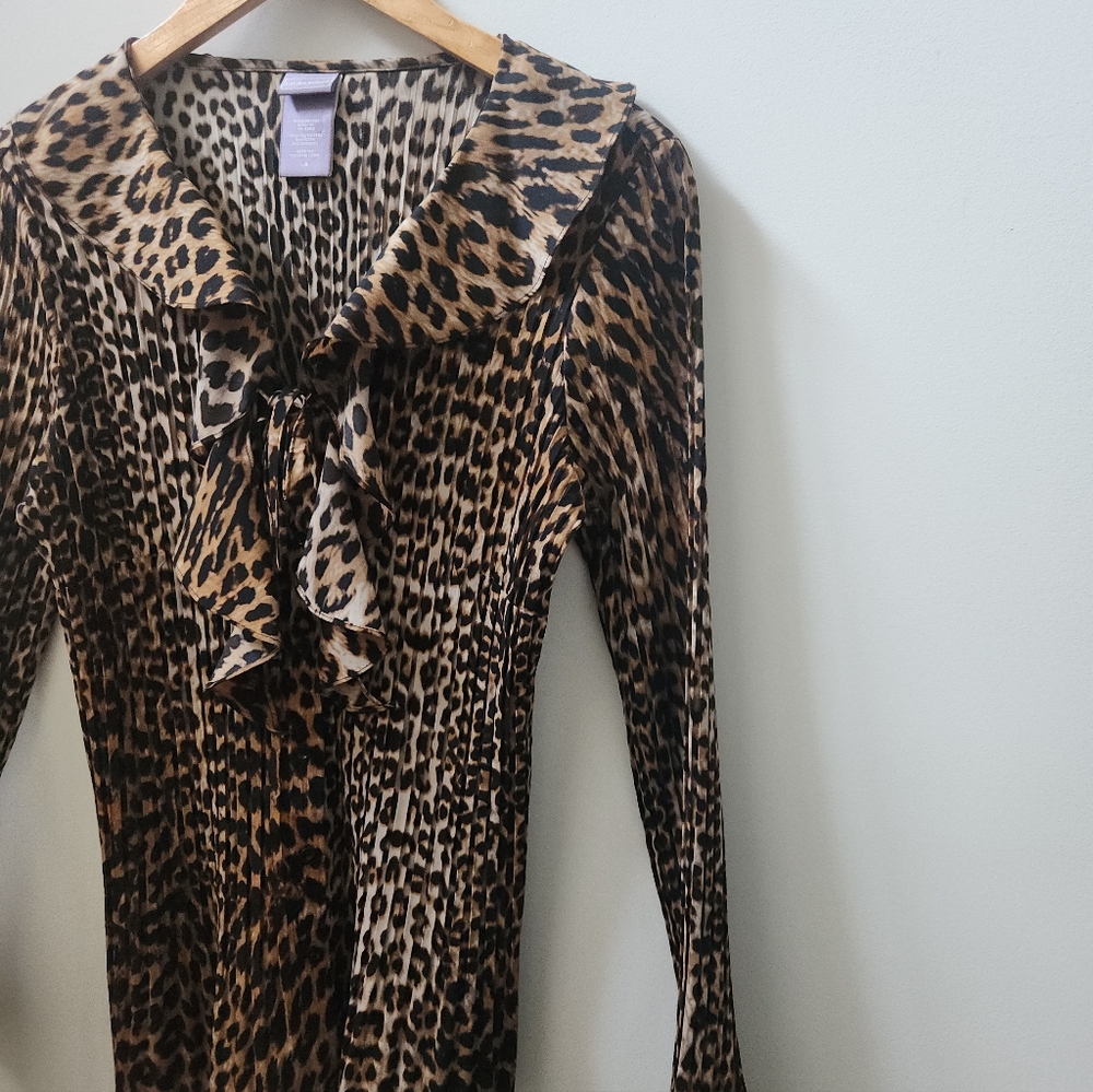 🔥SOLD🔥 Laura Scott Leopard Print Pleated Stretch Button Up Blouse Size Large - Picture 4 of 9